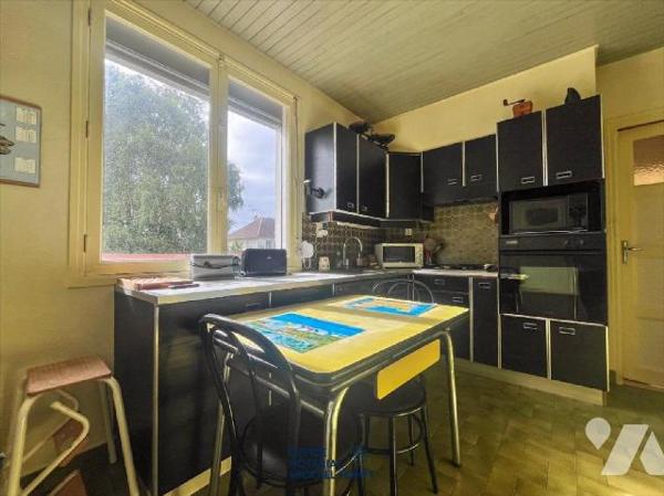 Située à deux pas du centre ville de Gouville sur mer et à seulement quelques minutes des plage...