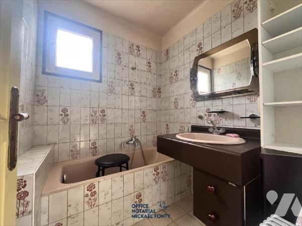 Située à deux pas du centre ville de Gouville sur mer et à seulement quelques minutes des plage...