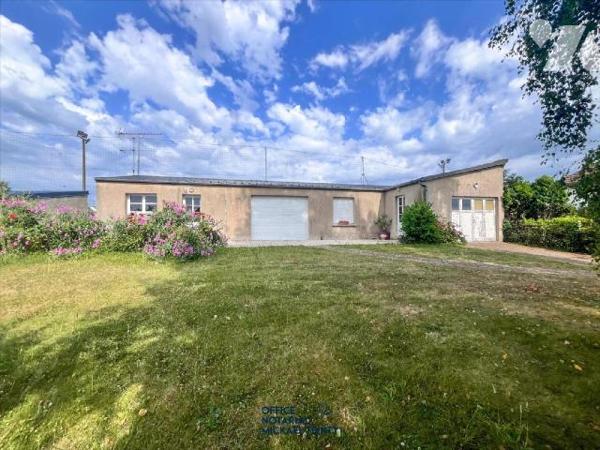 Située à deux pas du centre ville de Gouville sur mer et à seulement quelques minutes des plage...