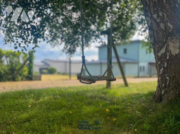 Située à deux pas du centre ville de Gouville sur mer et à seulement quelques minutes des plage...