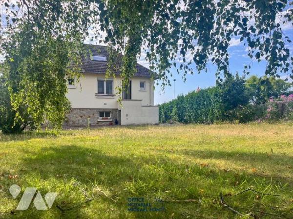 Située à deux pas du centre ville de Gouville sur mer et à seulement quelques minutes des plage...