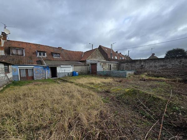 Maison  350 m2 à rénover, jardin et hangar