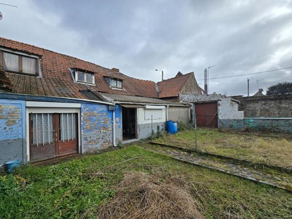 Maison  350 m2 à rénover, jardin et hangar