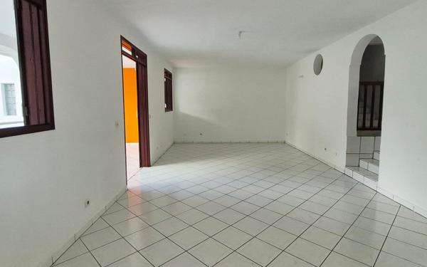 Maison à louer    3 pièces • 94,64 m2 Les Abymes