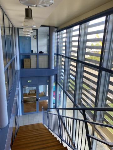 BUREAUX à VENDRE de 913 m²