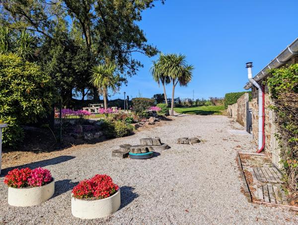 4 Gîtes en Bretagne sur un terrain d'environ 5 000 m2