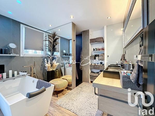 Maison à vendre 5 pièces 188 m² Cabrières-d'Avignon