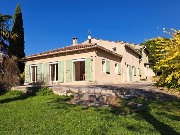 Pernes-les-Fontaines (84210) Propriété en centre ville