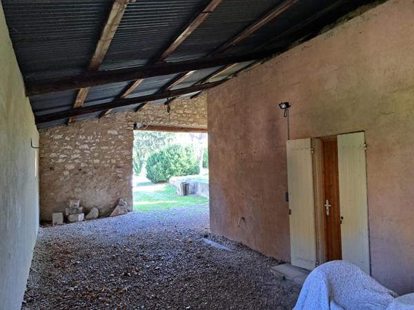 Pernes-les-Fontaines (84210) Propriété en centre ville