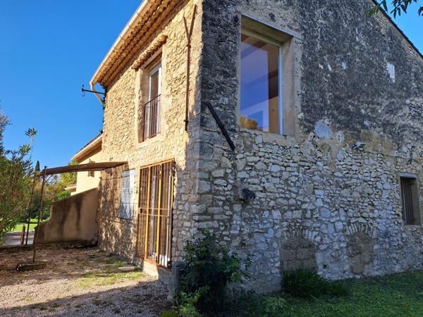 Pernes-les-Fontaines (84210) Propriété en centre ville