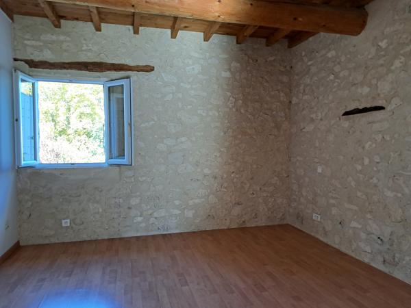 Pernes-les-Fontaines (84210) Propriété en centre ville