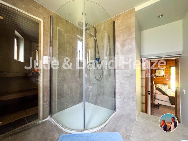 Maison
         5 pièces
        - 120 m² Bien prestige 890 000 € *