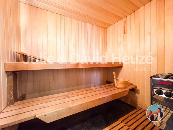 Maison
         5 pièces
        - 120 m² Bien prestige 890 000 € *