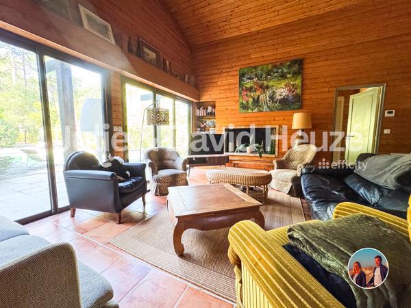 Maison
         5 pièces
        - 120 m² Bien prestige 890 000 € *