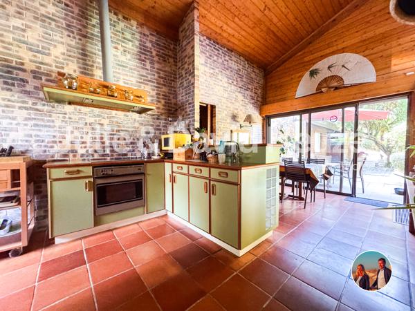 Maison
         5 pièces
        - 120 m² Bien prestige 890 000 € *