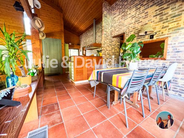 Maison
         5 pièces
        - 120 m² Bien prestige 890 000 € *