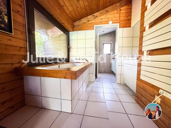 Maison
         5 pièces
        - 120 m² Bien prestige 890 000 € *