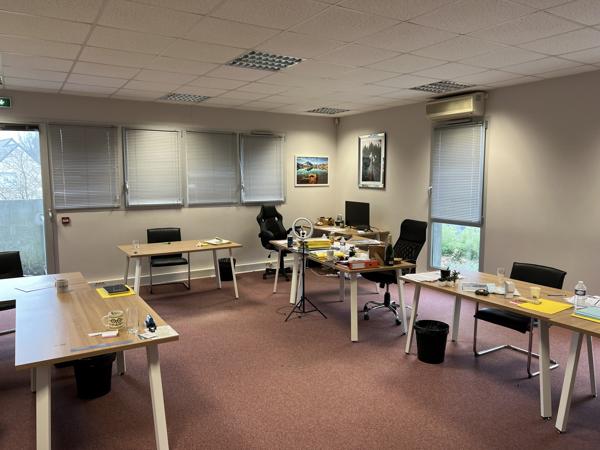 Bureaux à louer à La Chapelle-sur-Erdre avec parking extérieur sécurisé