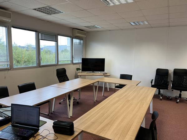 Bureaux à louer à La Chapelle-sur-Erdre avec parking extérieur sécurisé