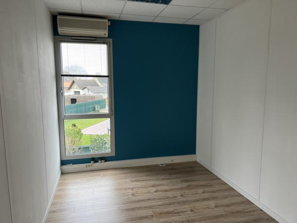 Bureaux à louer à La Chapelle-sur-Erdre avec parking extérieur sécurisé