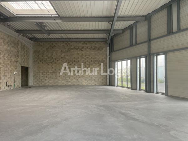 Bureaux ou locaux commerciaux neufs en rez-de-chaussée à vendre ou à louer à Famars (Transalley) – Visibilité et emplacement stratégique à l'entrée du Parc