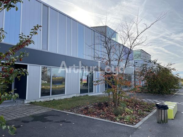 Bureaux ou locaux commerciaux neufs en rez-de-chaussée à vendre ou à louer à Famars (Transalley) – Visibilité et emplacement stratégique à l'entrée du Parc