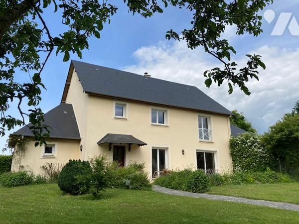 Entre DOZULE et PONT L'EVEQUE, hors lotissement, maison 190m² de construction traditionnelle