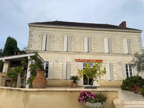 Maison de 223m2, 3 chambres, piscine, dépendances à BEAUPUY (47)