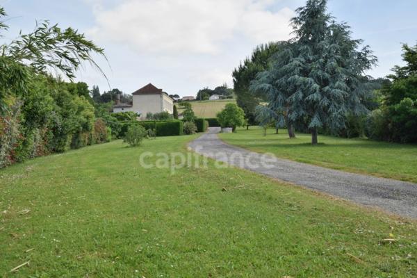 Maison de 223m2, 3 chambres, piscine, dépendances à BEAUPUY (47)