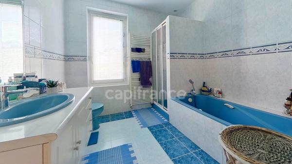 Maison de 223m2, 3 chambres, piscine, dépendances à BEAUPUY (47)