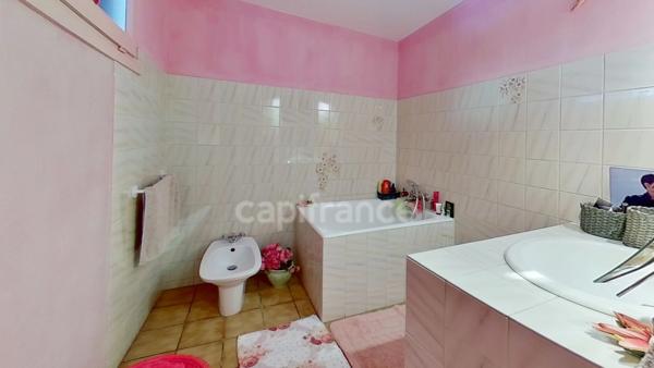 Maison de 223m2, 3 chambres, piscine, dépendances à BEAUPUY (47)