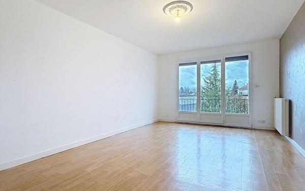 Appartement à louer    3 pièces •  Saint-Yorre