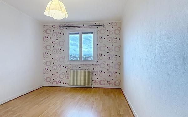 Appartement à louer    3 pièces •  Saint-Yorre