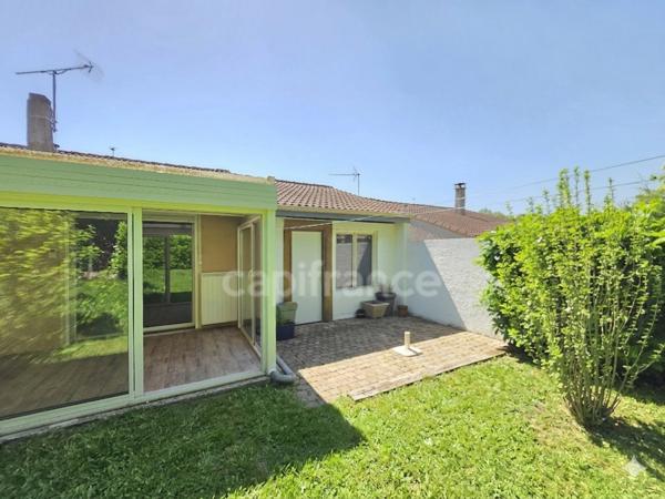 Charmante maison de plain-pied de 71 m² avec véranda, garage, jardin et panneaux photovoltaïques