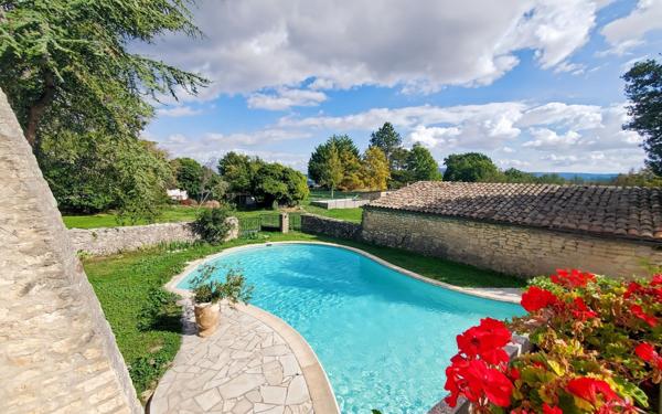 Maison à vendre    6 pièces •  Mane