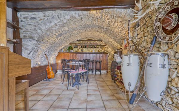 Maison à vendre    6 pièces •  Mane