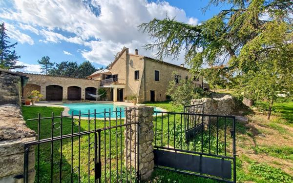 Maison à vendre    6 pièces •  Mane