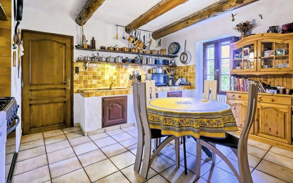 Maison à vendre    6 pièces •  Mane