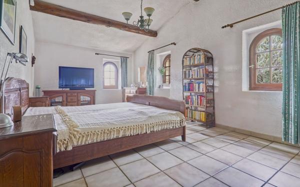 Maison à vendre    6 pièces •  Mane