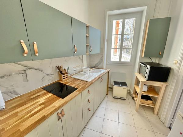A LOUER - NANTES ST CLEMENT - Bel Appartement de Type 1 MEUBLE de 25.96 m²