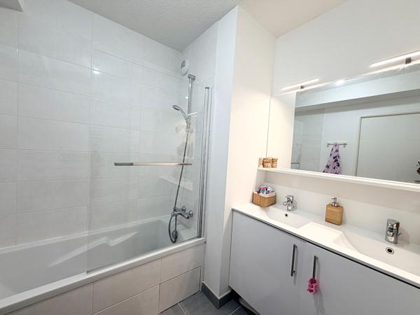 PESSAC - LADONNE - Appartement - 83m2 - 3 chambres - Ascenseur - Balcons