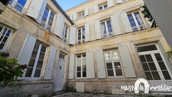 Location Belle maison de ville de 6 pièces - 136 m² - COGNAC Centre
