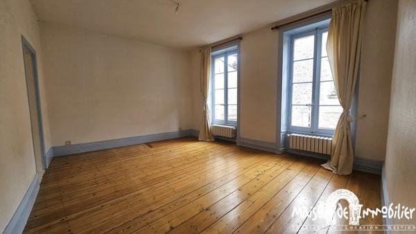 Location Belle maison de ville de 6 pièces - 136 m² - COGNAC Centre