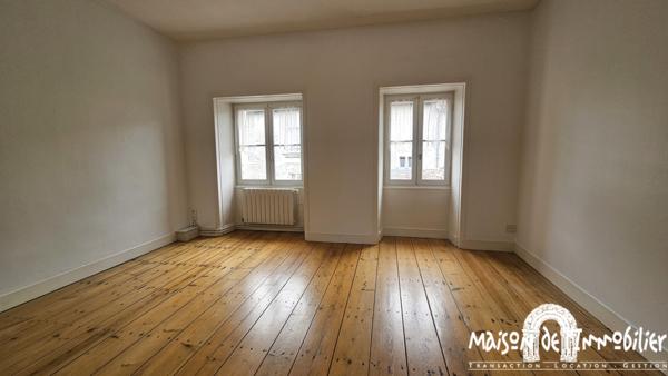 Location Belle maison de ville de 6 pièces - 136 m² - COGNAC Centre