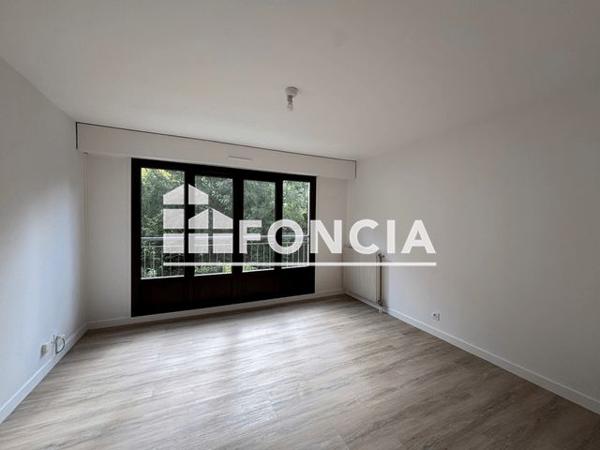 Location Appartement 2 pièces 55.2 m² - 18/20 RUE DU CHARMANT SON St Egreve 38120