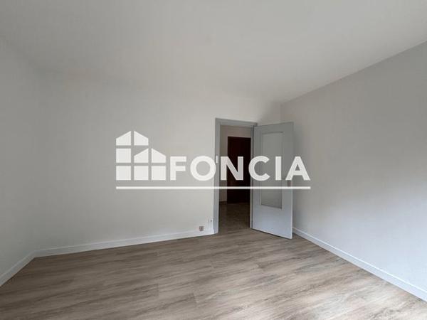 Location Appartement 2 pièces 55.2 m² - 18/20 RUE DU CHARMANT SON St Egreve 38120