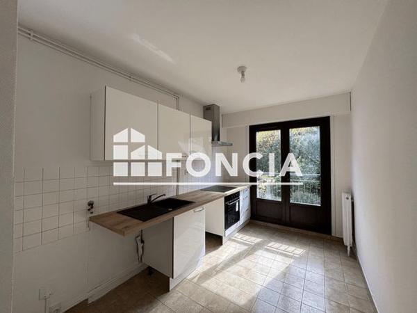 Location Appartement 2 pièces 55.2 m² - 18/20 RUE DU CHARMANT SON St Egreve 38120