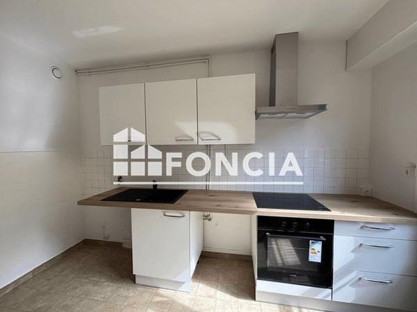 Location Appartement 2 pièces 55.2 m² - 18/20 RUE DU CHARMANT SON St Egreve 38120