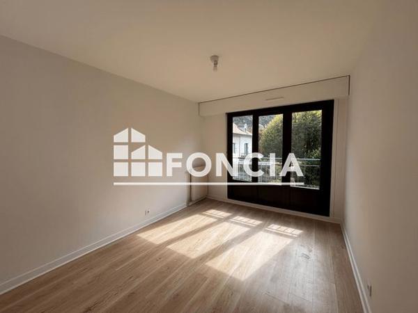 Location Appartement 2 pièces 55.2 m² - 18/20 RUE DU CHARMANT SON St Egreve 38120