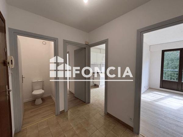 Location Appartement 2 pièces 55.2 m² - 18/20 RUE DU CHARMANT SON St Egreve 38120